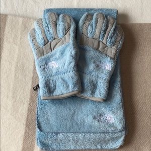 Set- scarf and gloves